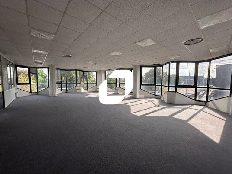 Bureau dans Gonesse à louer - Photo de l’immeuble – Image 2 sur 10