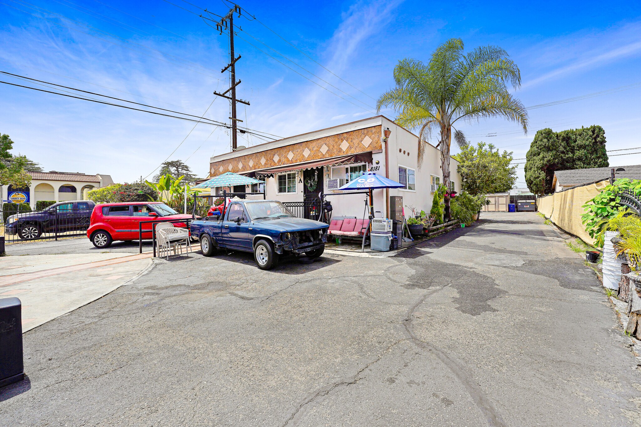 8181-8183 Commercial Pl, South Gate, CA à vendre Photo de l’immeuble– Image 1 sur 7