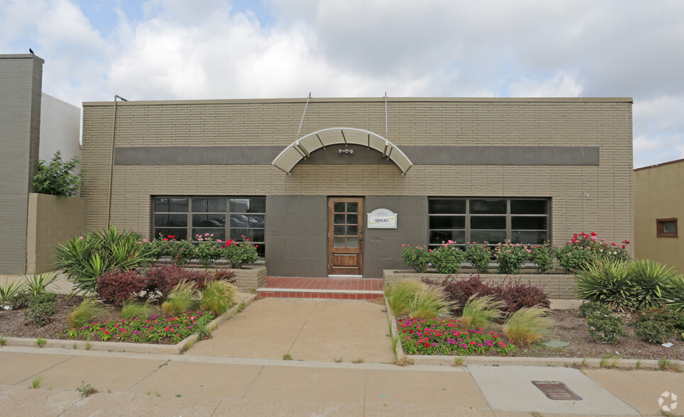 320 Hemphill St, Fort Worth, TX à louer - Photo de l’immeuble – Image 2 sur 11