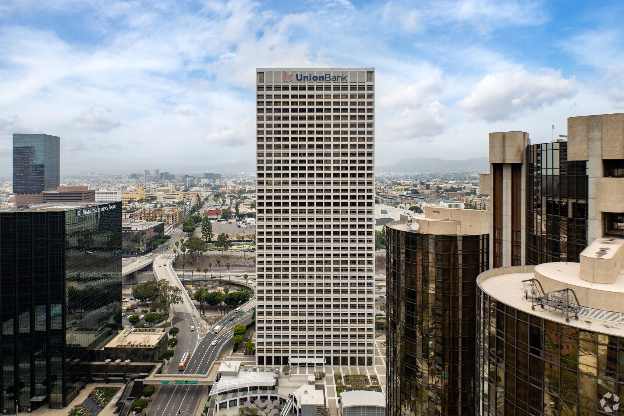 445 S Figueroa St, Los Angeles, CA à louer Photo de l’immeuble– Image 1 sur 23