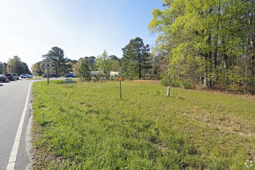 540-544 Hampton Hwy, Yorktown, VA à vendre - Photo principale – Image 1 sur 3