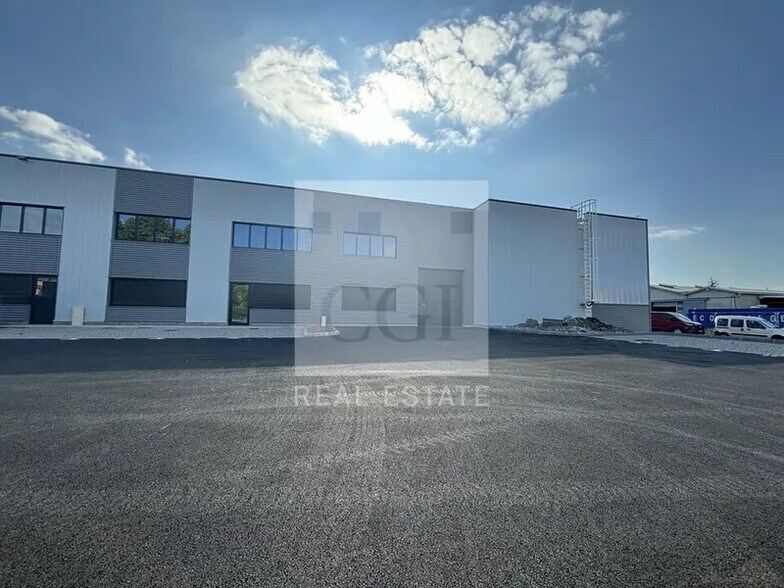 Local d’activités dans OULLINS-PIERRE-BÉNITE à louer - Photo de l’immeuble – Image 2 sur 17