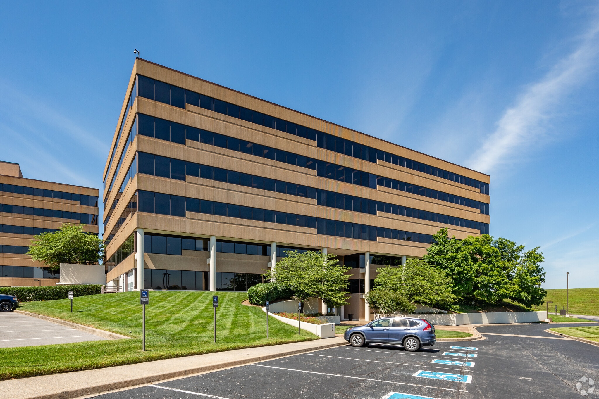 402 Bna Dr, Nashville, TN à louer Photo principale– Image 1 sur 13