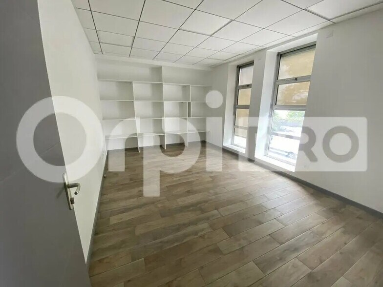 Bureau dans Villefranche-sur-Saône à louer - Photo de l’immeuble – Image 2 sur 10