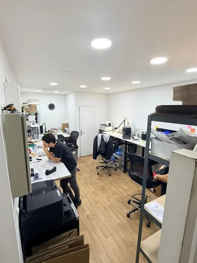 Plus de détails pour Local commercial à louer