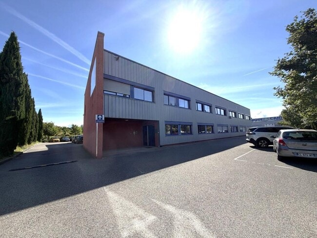 Plus de détails pour Local d’activités à vendre