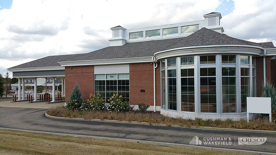 1011 E Aurora Rd, Macedonia, OH à louer - Photo de l’immeuble – Image 1 sur 12