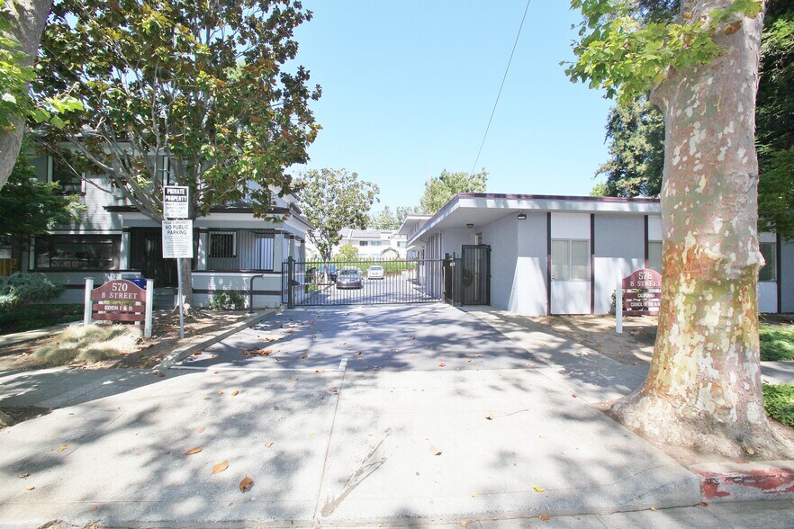 570-578 B Street, Hayward, CA portefeuille de 2 biens à vendre sur LoopNet.fr - Photo de l’immeuble – Image 3 sur 20