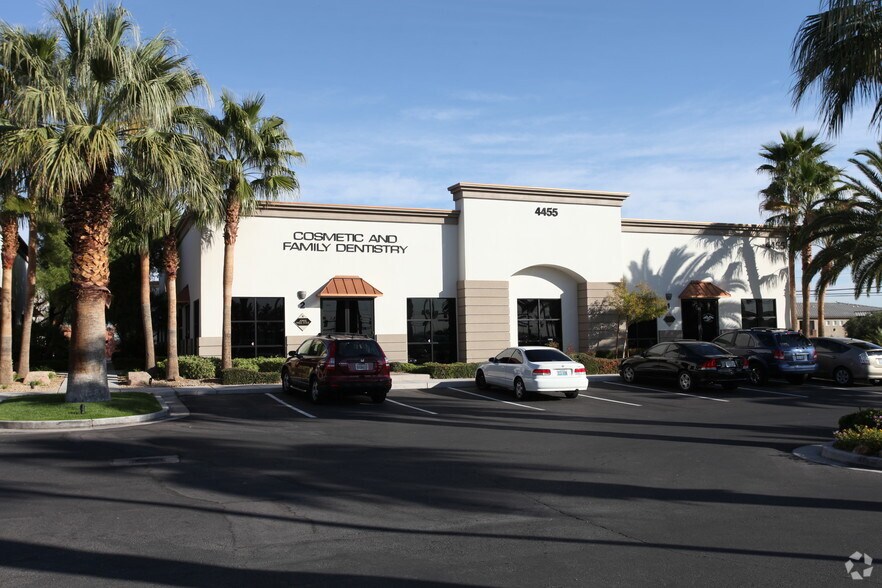 4455 S Jones Blvd, Las Vegas, NV à louer - Photo de l’immeuble – Image 2 sur 13