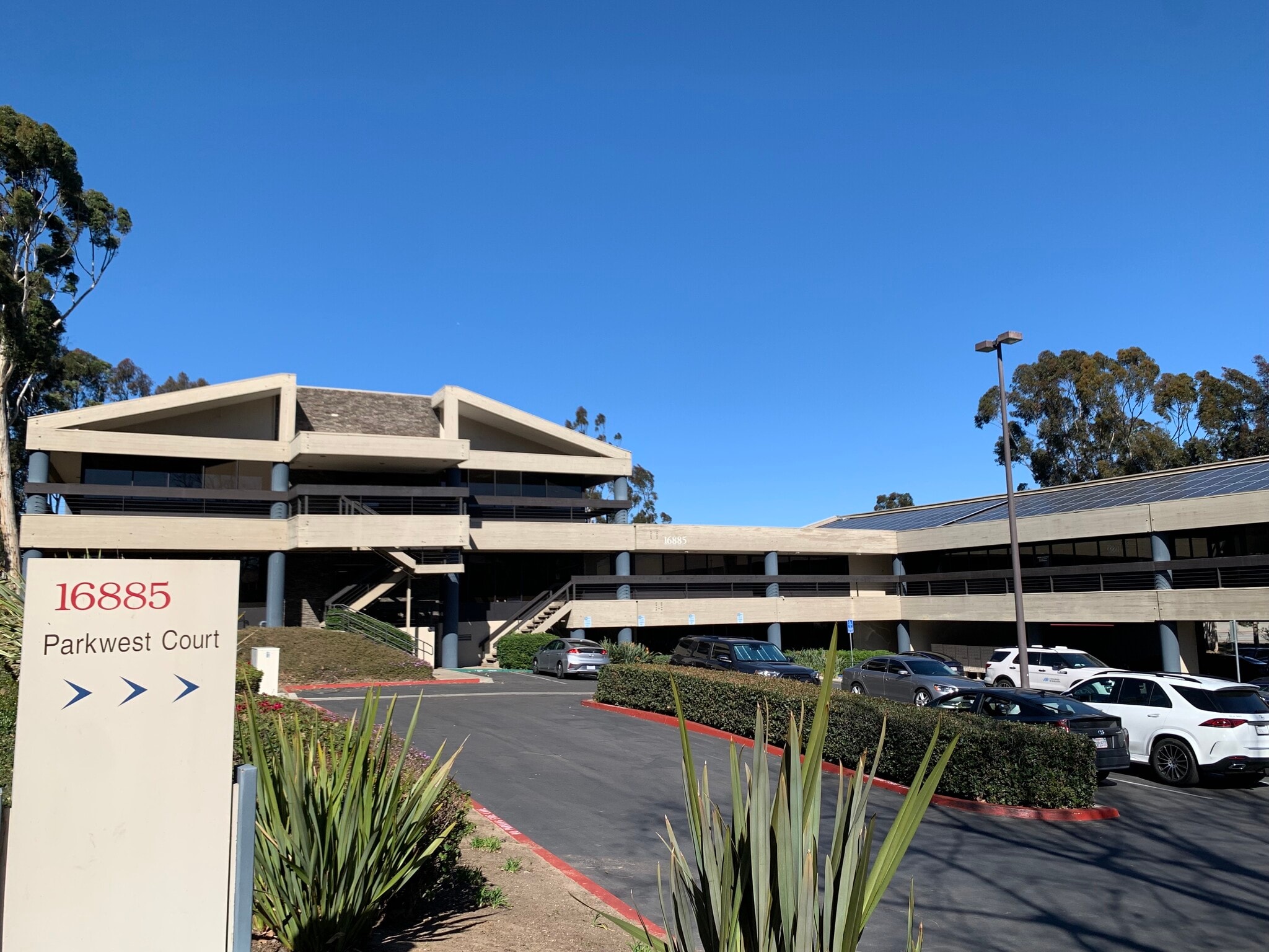 16885 W Bernardo Dr, San Diego, CA à louer Photo principale– Image 1 sur 10