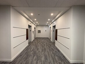 630 6th Ave SW, Calgary, AB à louer Photo intérieure– Image 2 sur 4