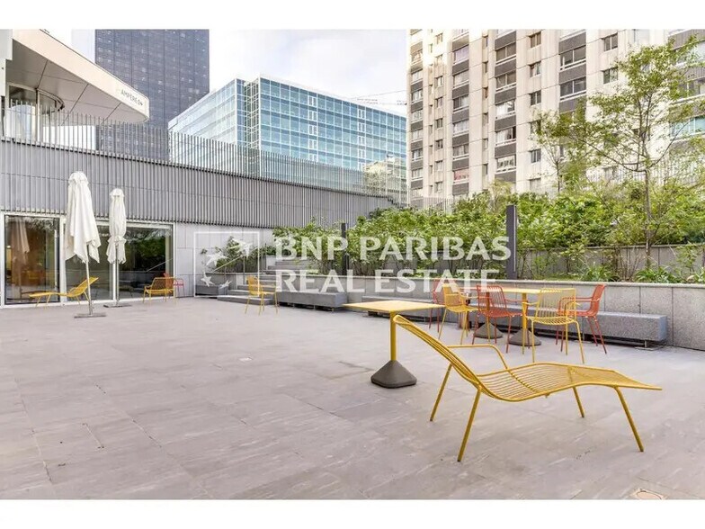 Bureau dans Courbevoie à louer - Photo de l’immeuble – Image 2 sur 17