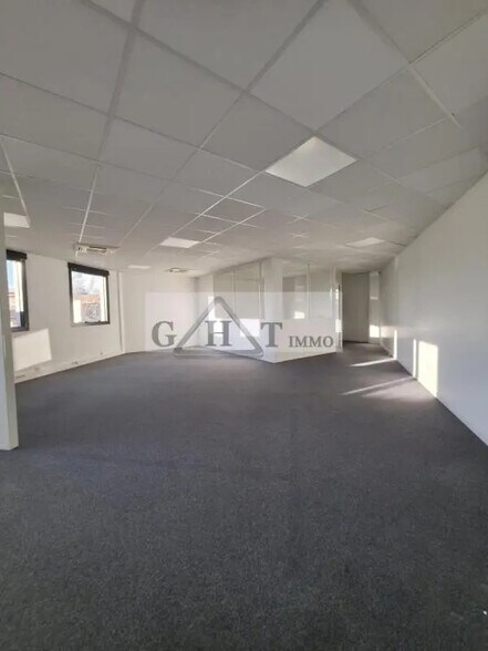 Bureau dans Massy à louer - Photo de l’immeuble – Image 1 sur 6