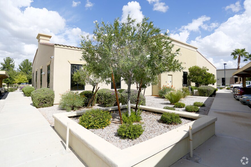 725 W Elliot Rd, Gilbert, AZ à louer - Photo de l’immeuble – Image 3 sur 13