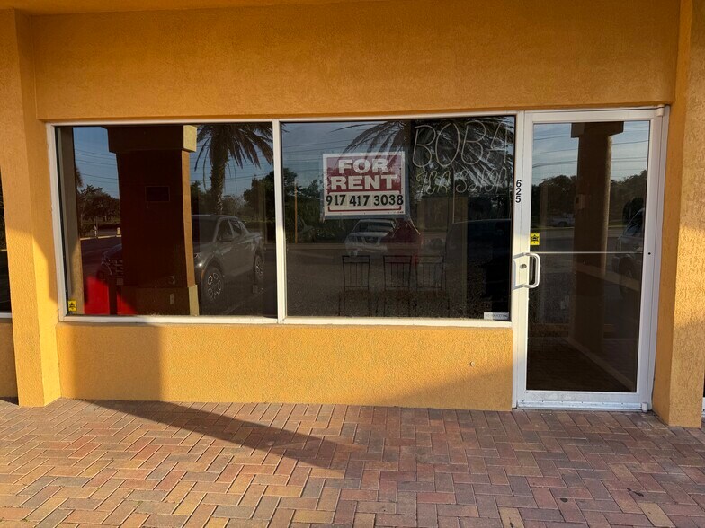 615 Beville Rd, South Daytona, FL à louer - Photo de l’immeuble – Image 3 sur 27