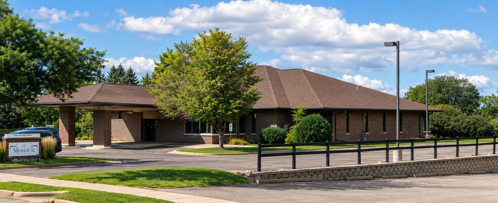 1110 Oak Ridge Dr, Eau Claire, WI à vendre - Photo de l’immeuble – Image 3 sur 25