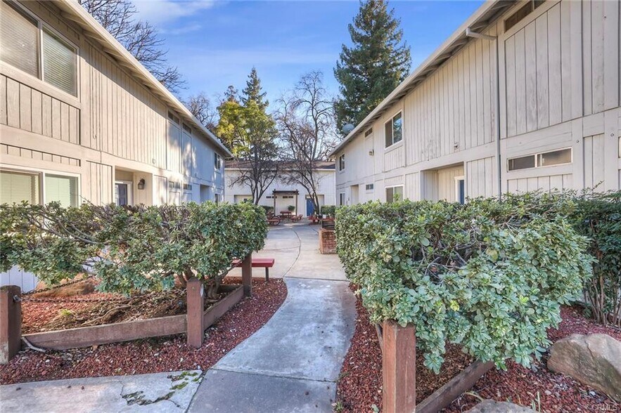 1119 W Sacramento Ave, Chico, CA à vendre - Photo principale – Image 1 sur 29