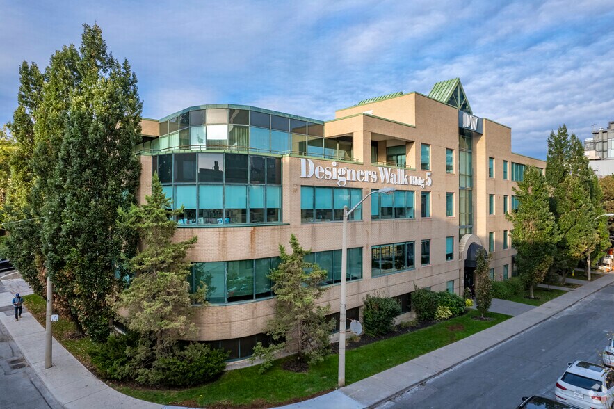 160 Pears Ave, Toronto, ON à louer - Photo principale – Image 1 sur 4