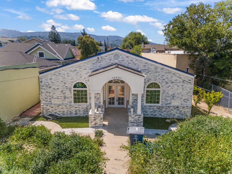 10201 Imperial Ave, Cupertino, CA à vendre - Photo de l’immeuble – Image 1 sur 16