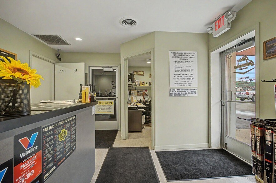 37 W Carleton Rd, Hillsdale, MI à vendre - Photo intérieure – Image 2 sur 9