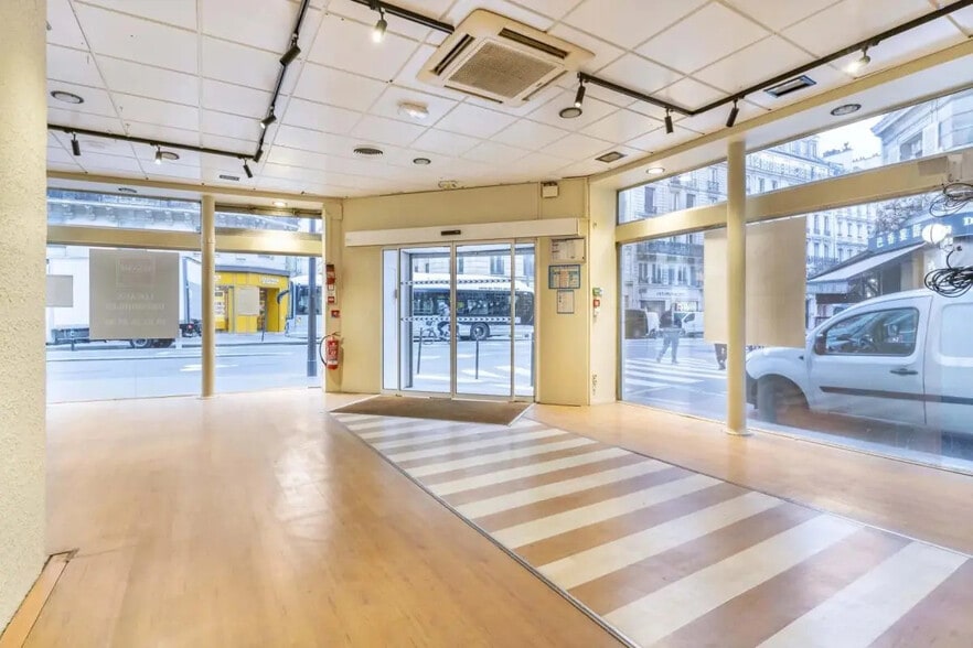 37 Rue De Rivoli, Paris à louer - Photo de l’immeuble – Image 1 sur 20