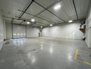747 Herra St, Elburn, IL à louer Photo intérieure– Image 2 sur 5