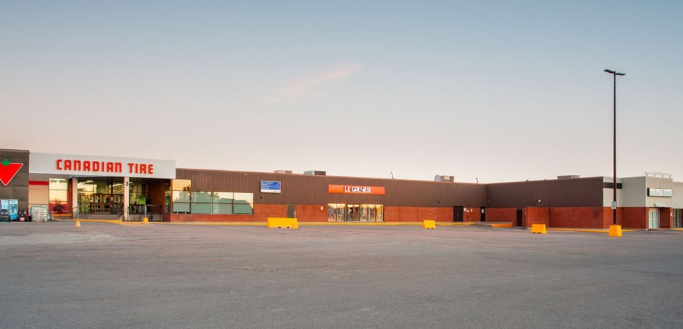 1221 Boul Marcotte, Roberval, QC à louer - Photo de l’immeuble – Image 2 sur 2