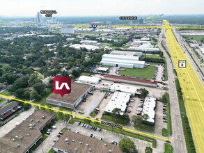10685 Hazelhurst Dr, Houston, TX à louer Aérien– Image 2 sur 5