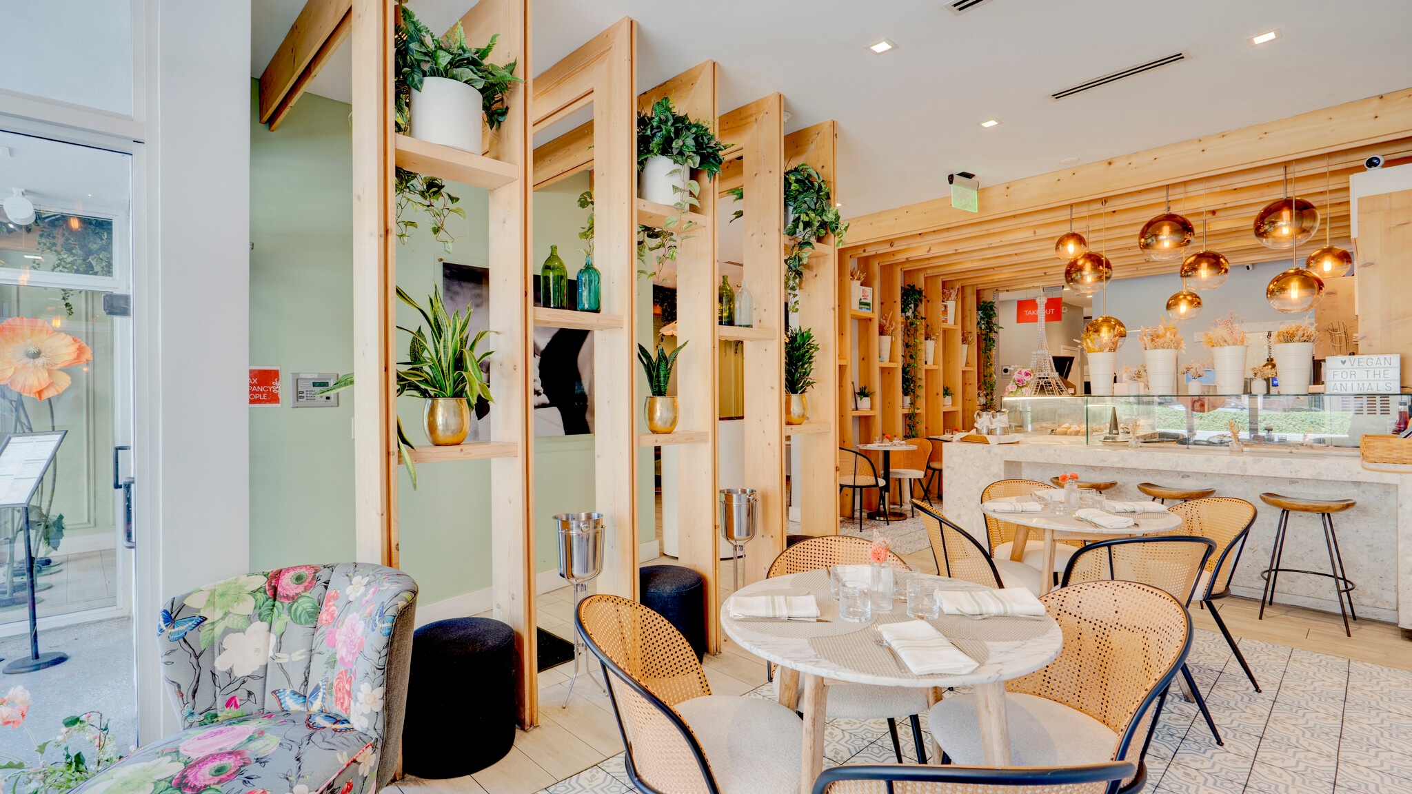 2516-2526 Ponce De Leon Blvd, Coral Gables, FL à louer Photo intérieure– Image 1 sur 9