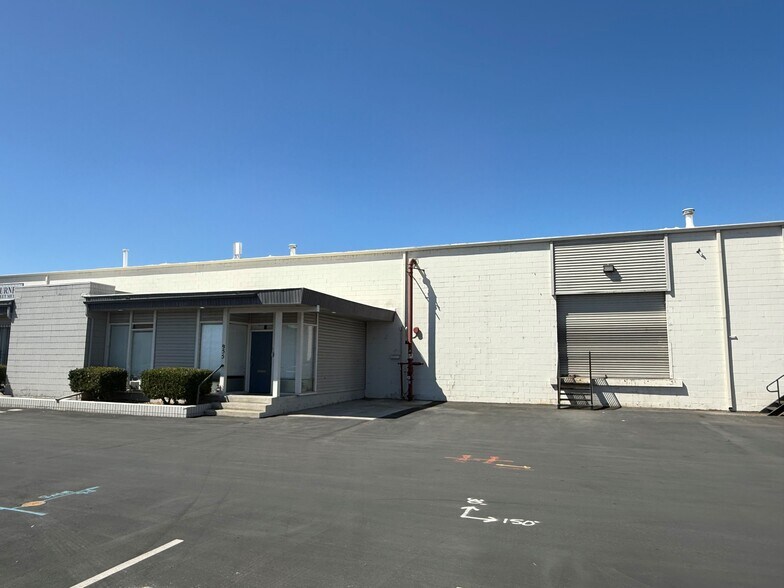 943-959 Vernon Way, El Cajon, CA à louer - Photo de l’immeuble – Image 2 sur 11