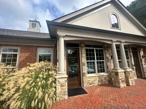 514 W Maple St, Cumming, GA à louer Photo intérieure– Image 2 sur 23