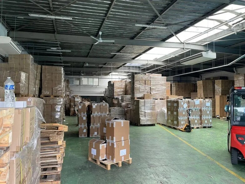 Industriel/Logistique dans Montreuil à louer - Photo de l’immeuble – Image 1 sur 10