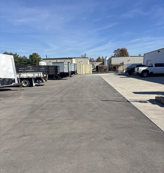 820 Hendricks Dr, Lebanon, IN à louer - Photo de l’immeuble – Image 3 sur 5