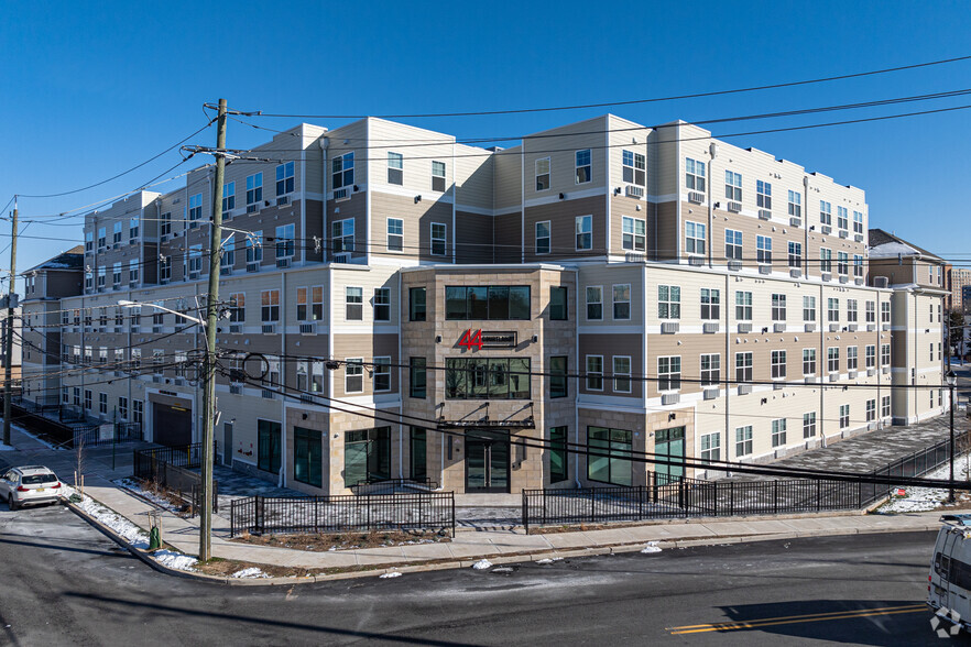 44 Courtlandt Street, New Brunswick, NJ à vendre - Photo principale – Image 3 sur 42