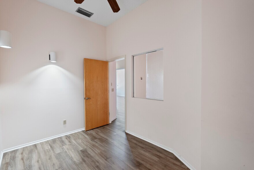 900 SE ocean Blvd, Stuart, FL à louer - Photo intérieure – Image 3 sur 19