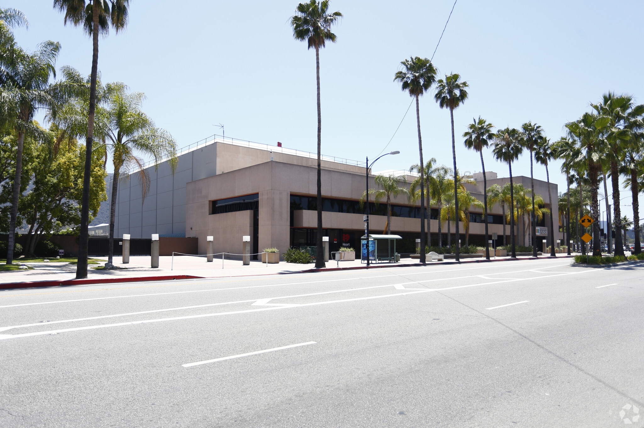 3000 W Alameda Ave, Burbank, CA à louer Photo principale– Image 1 sur 6