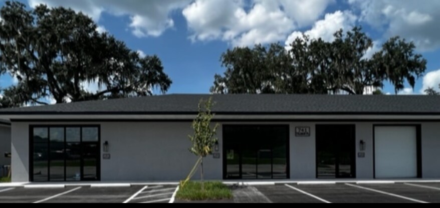 745 Tillman Pl, Plant City, FL à louer - Photo de l’immeuble – Image 3 sur 22