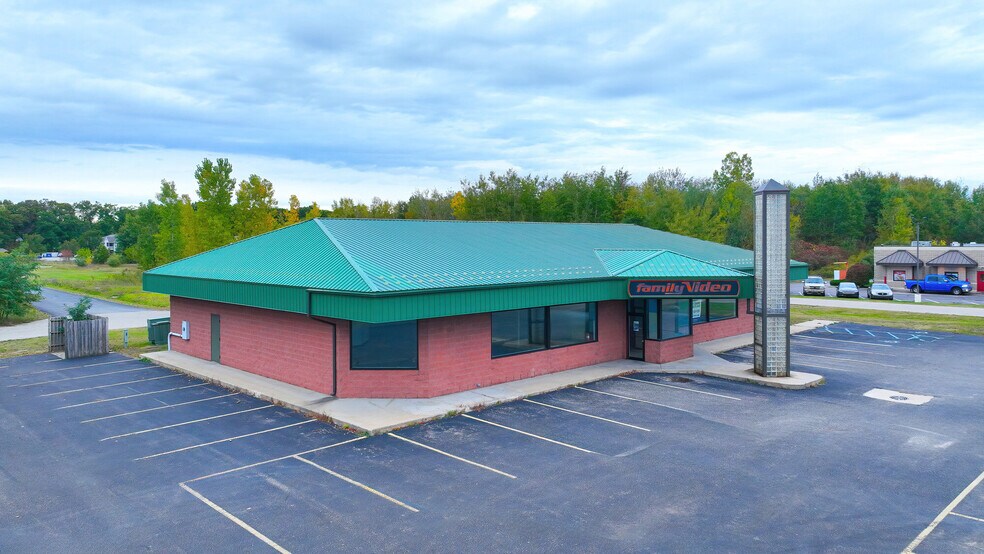 2472 E Apple Ave, Muskegon, MI à louer - Photo de l’immeuble – Image 2 sur 4