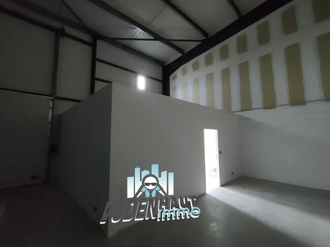 Plus de détails pour Local d'activités à louer