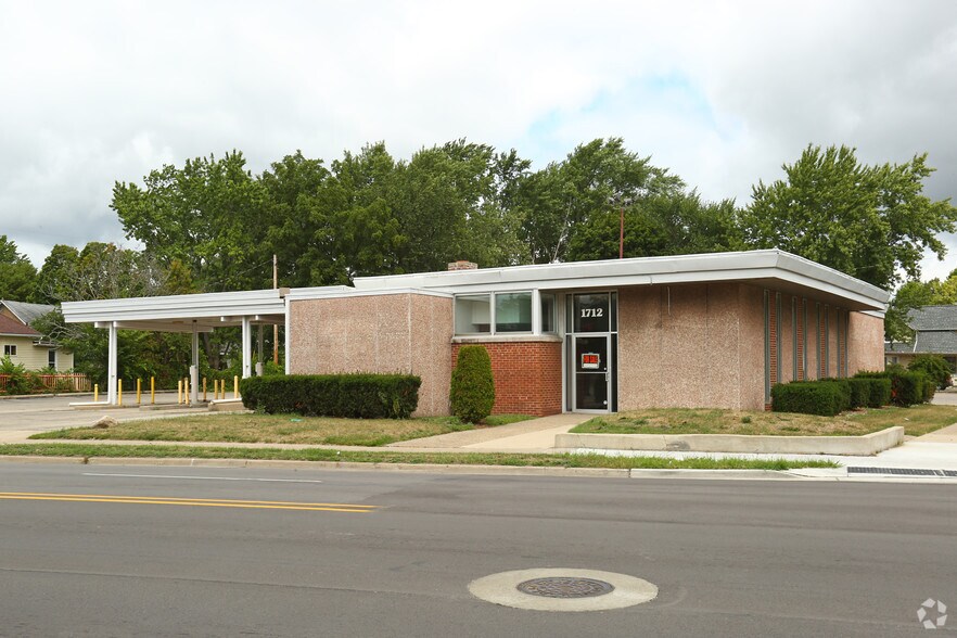 1712 E Michigan Ave, Jackson, MI à louer - Photo principale – Image 1 sur 9