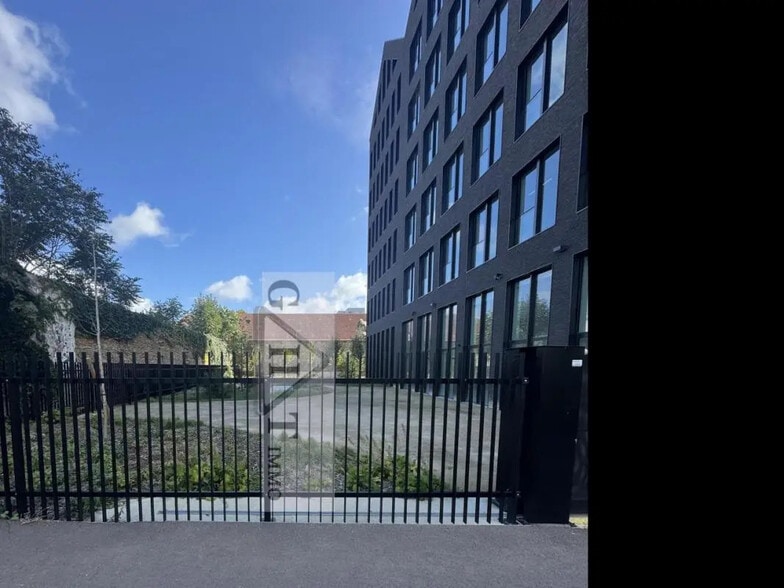 Local commercial dans Ivry-sur-Seine à louer - Photo de l’immeuble – Image 3 sur 3