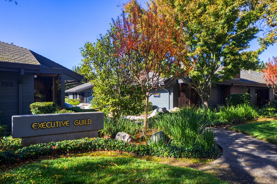735 University Ave, Sacramento, CA à vendre - Photo de l’immeuble – Image 2 sur 4