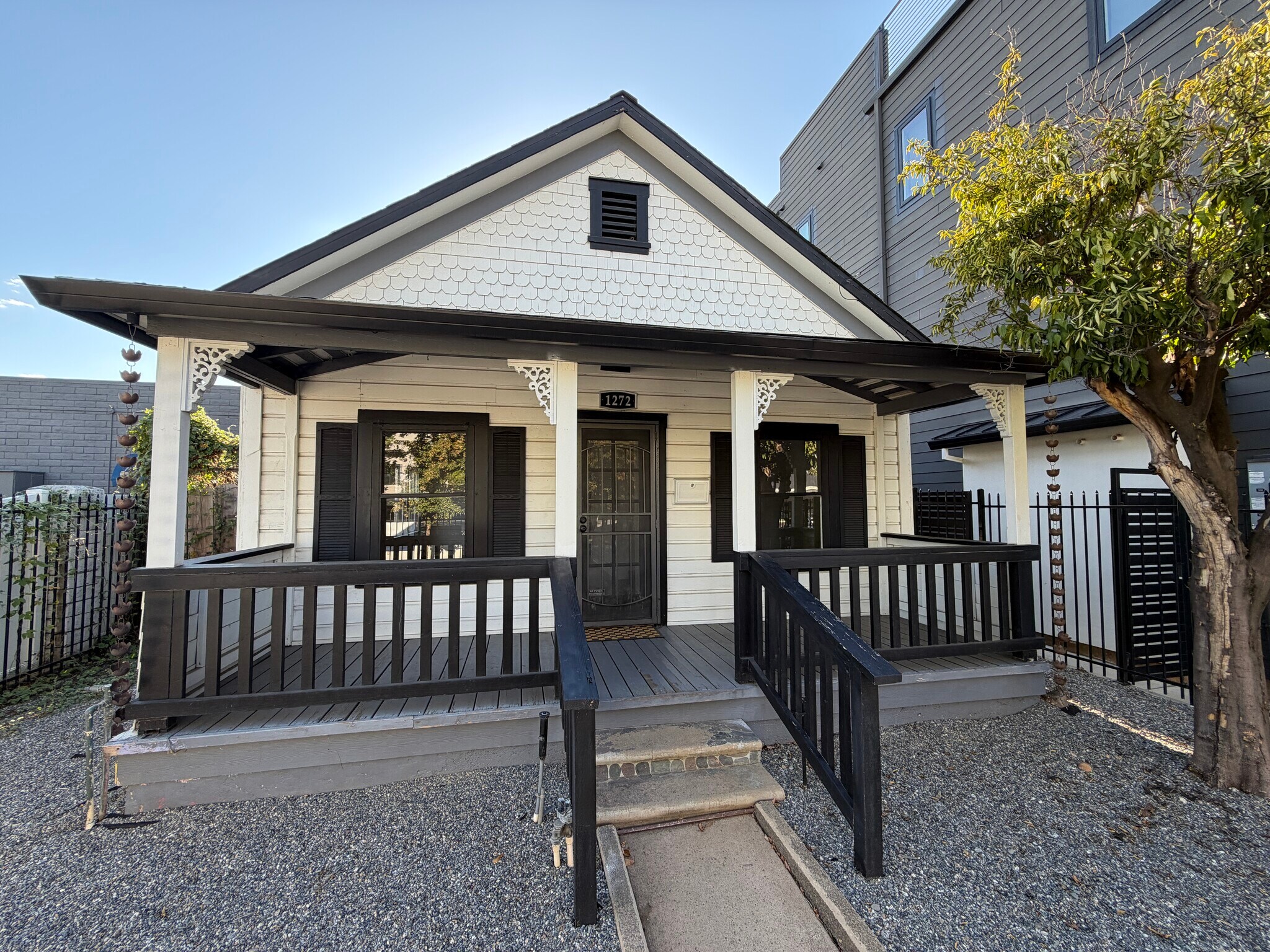 1272 Oregon St, Redding, CA à vendre Photo principale– Image 1 sur 15
