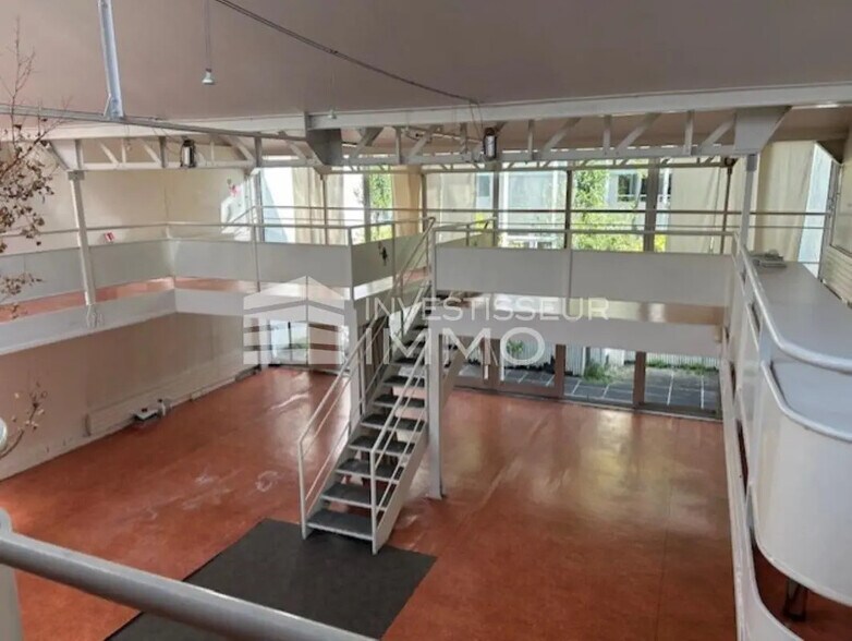 Bureau dans Suresnes à vendre - Photo de l’immeuble – Image 3 sur 9