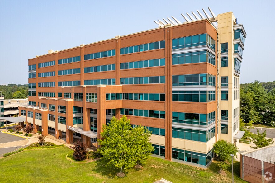 10740 Parkridge Blvd, Reston, VA à louer - Photo de l’immeuble – Image 3 sur 18