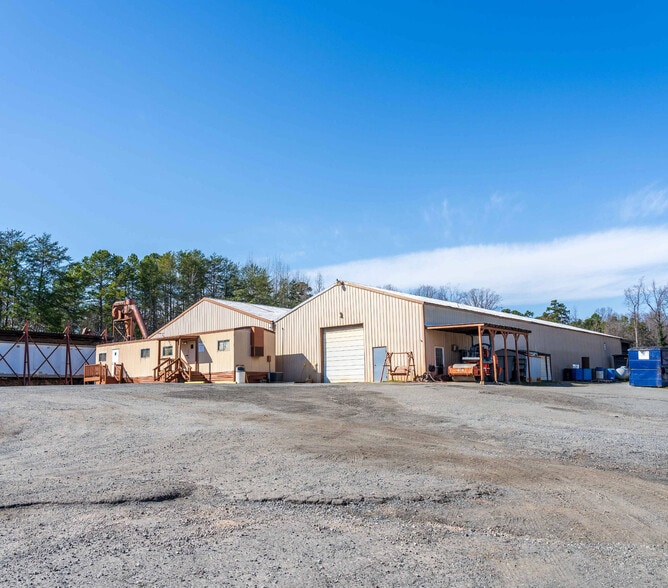 8808 Wilkinson Blvd, Charlotte, NC à vendre - Photo de l’immeuble – Image 2 sur 4