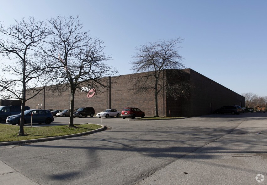 2480 Tedlo St, Mississauga, ON à vendre - Photo de l’immeuble – Image 2 sur 15