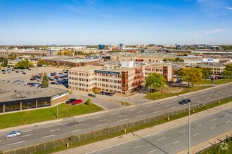 7405 Rte Transcanadienne, Montréal, QC - VUE AÉRIENNE  vue de carte