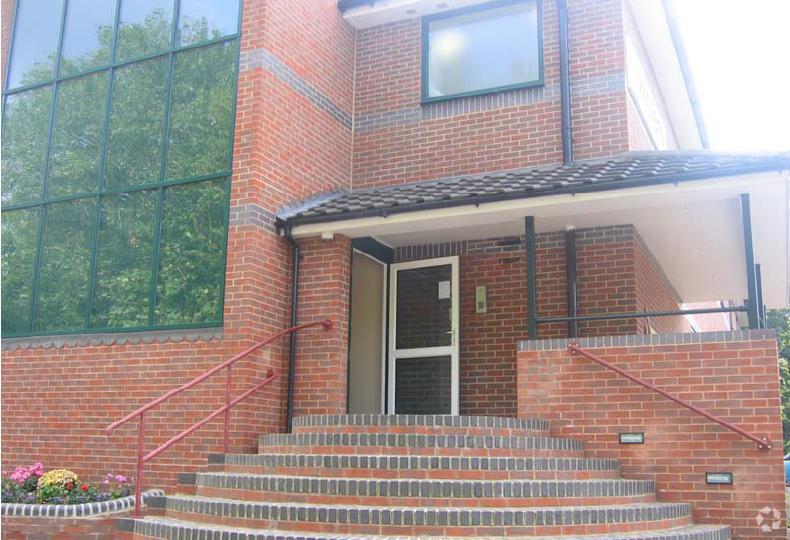 Henson Rd, Crawley à louer - Photo de l’immeuble – Image 2 sur 3