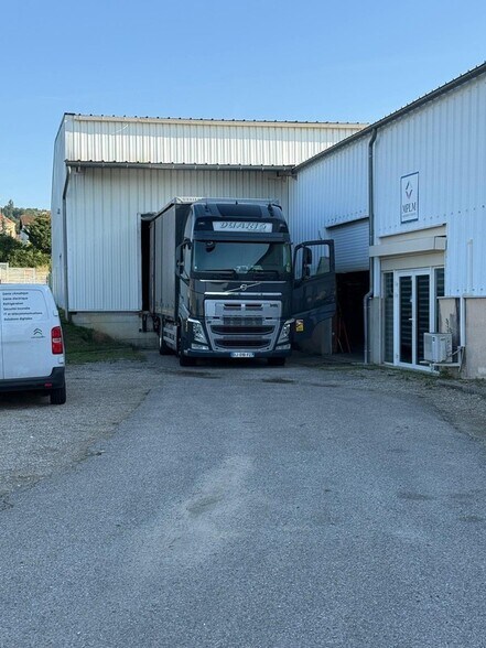 Industriel/Logistique dans Sonnay à louer - Photo de l’immeuble – Image 2 sur 9